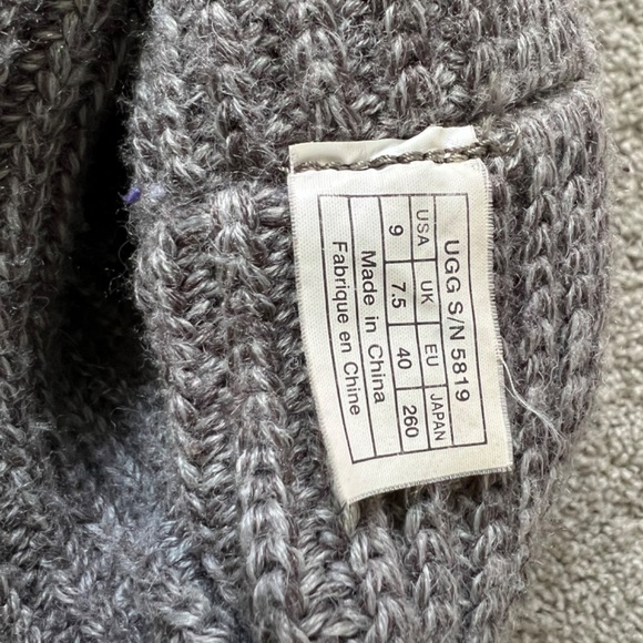 Ugg Classic Cardy II Knit Boot Gray - W9 - Picture 3 of 6